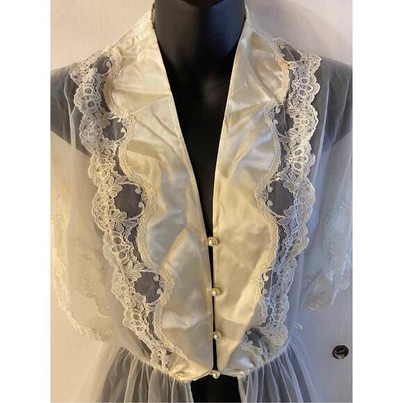 Val Mode bridal lace nylon gown pearl buttons Small petite Vtg USA rn#16985 - Picture 3 of 9